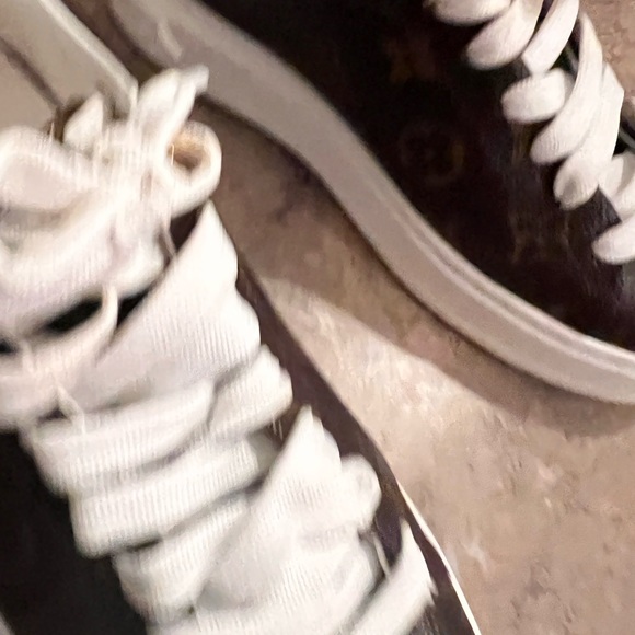 Louis Vuitton authentic sneakers size 7 - Picture 7 of 8